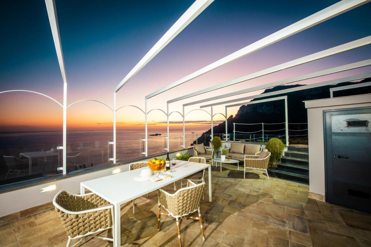 VILLA LA TAGLIATA spectacular jacuzzi hot tub amazing view&private parking garage Positano Exterior foto