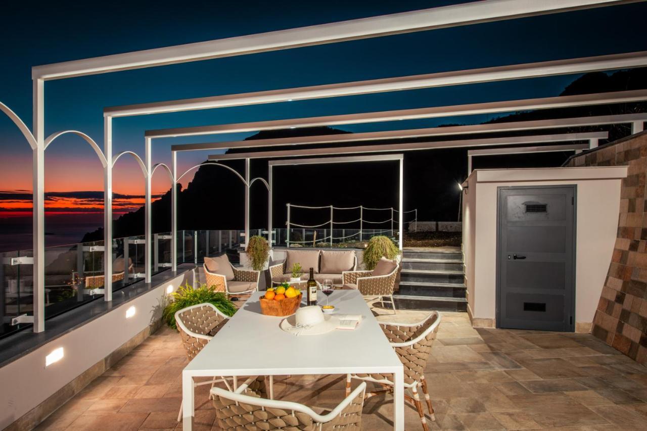 VILLA LA TAGLIATA spectacular jacuzzi hot tub amazing view&private parking garage Positano Exterior foto