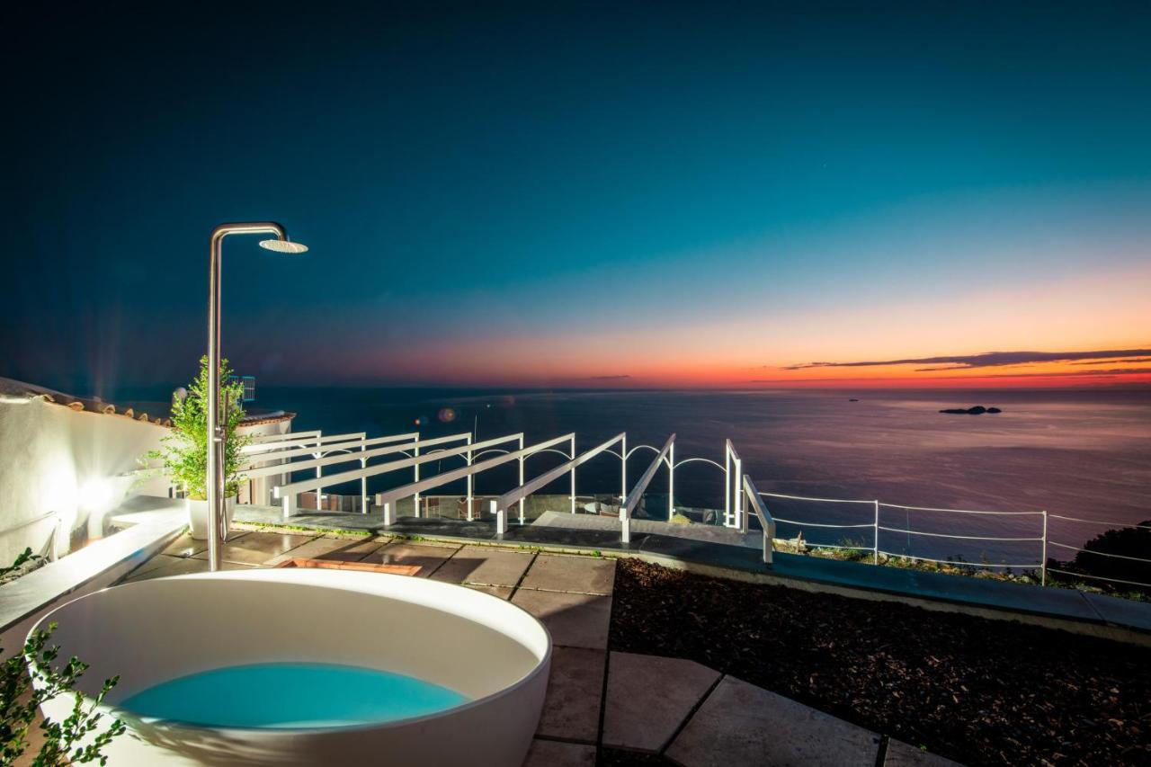 VILLA LA TAGLIATA spectacular jacuzzi hot tub amazing view&private parking garage Positano Exterior foto