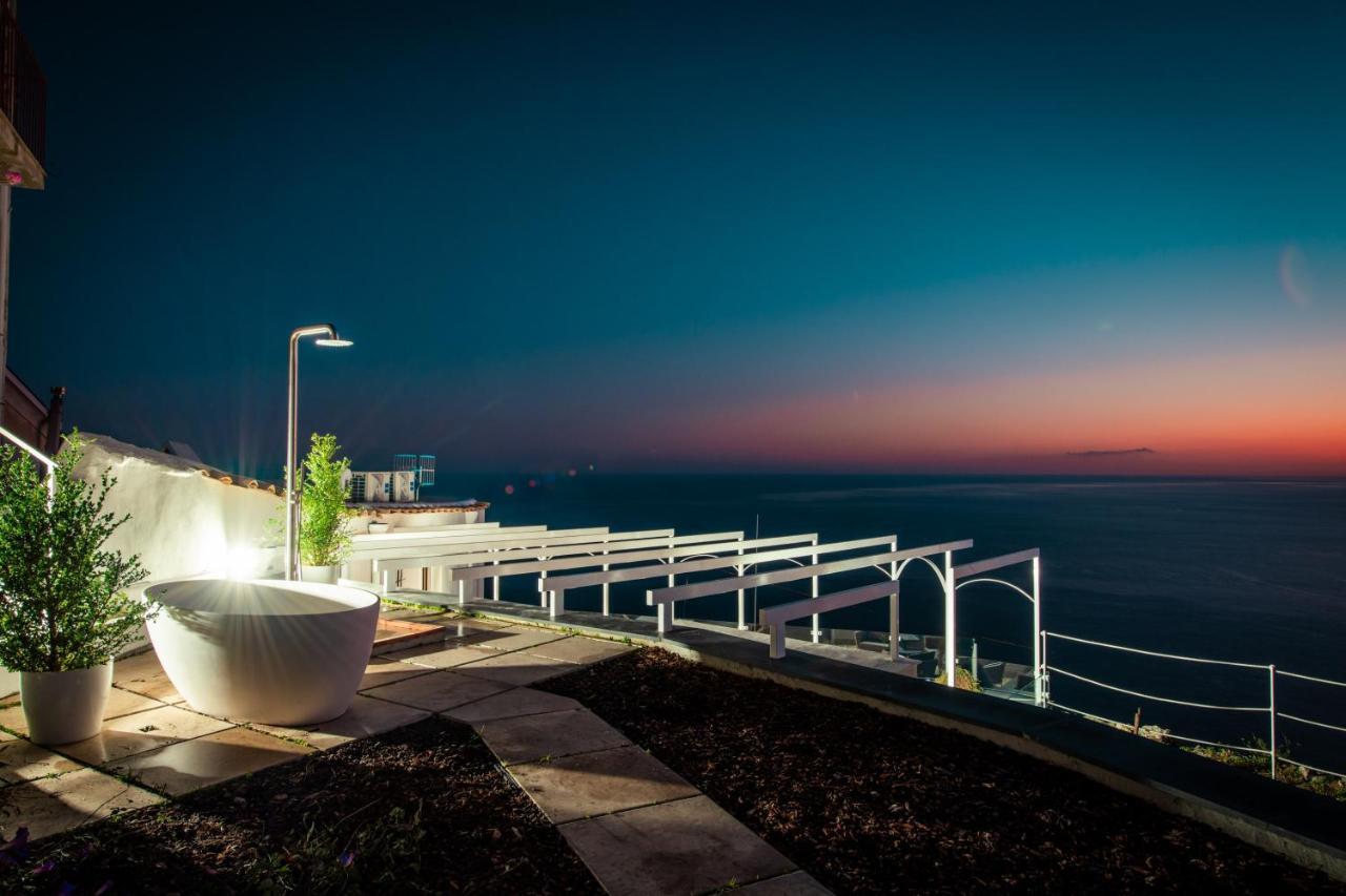 VILLA LA TAGLIATA spectacular jacuzzi hot tub amazing view&private parking garage Positano Exterior foto